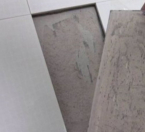 兴县瓷砖空鼓维修公司分享瓷砖铺贴时如果打浆（即涂抹在瓷砖背面和基层上的砂浆或瓷砖胶）过少，会带来以下问题